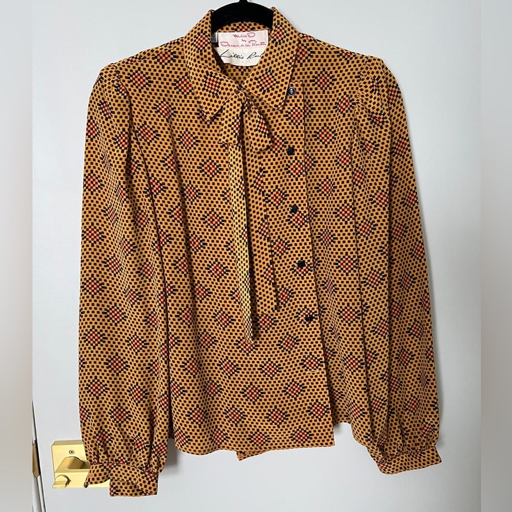 2 pcs VNTG Oscar de la Renta Patterned Blouse and skirt set 100% silk